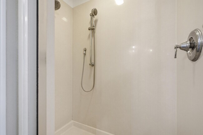 Building Photo - 48 Marina Cove Dr