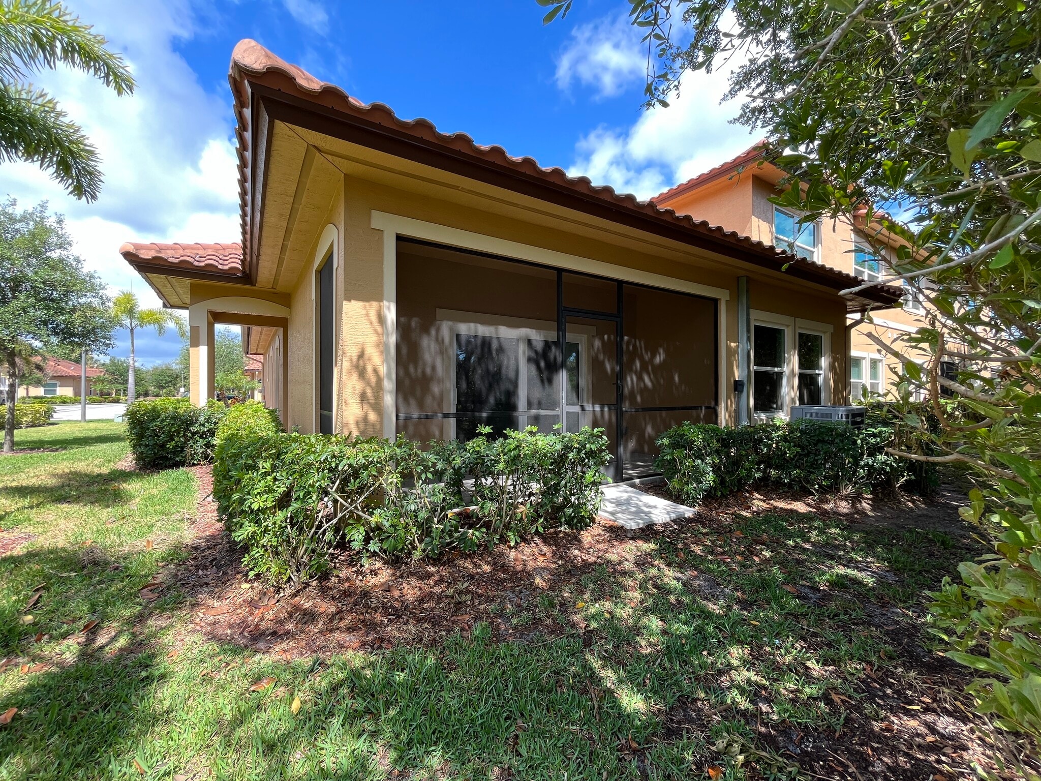 Building Photo - 2900 65th Dr