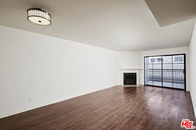 Building Photo - 909 Croft Ave