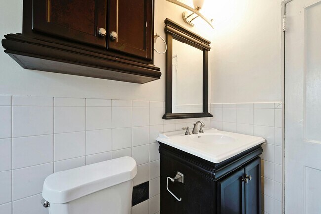 Building Photo - 2829 San Gabriel St