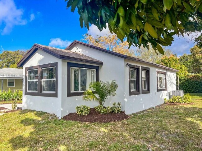 Building Photo - 1027 NW 55th St