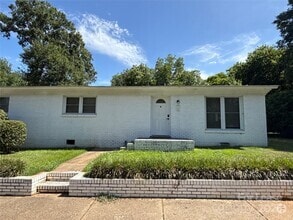 Building Photo - 200 Skyland Ave