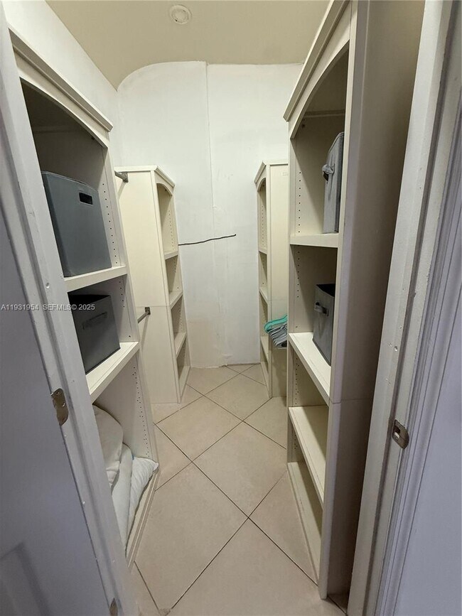 Building Photo - 318 SW 15th St