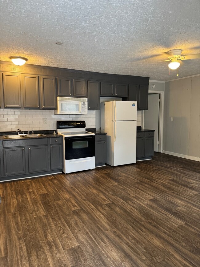 Building Photo - 111 Sinclair Marina Rd NE