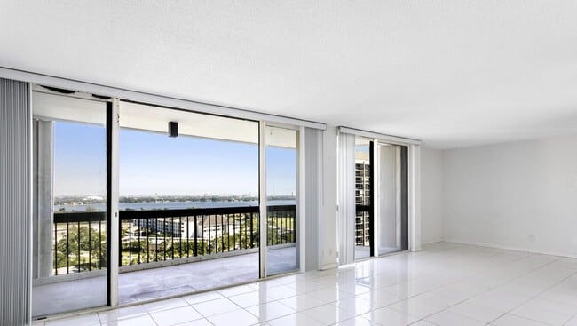 Building Photo - 2425 Presidential Way