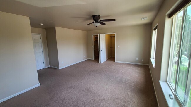 Building Photo - 807 Montclair Dr