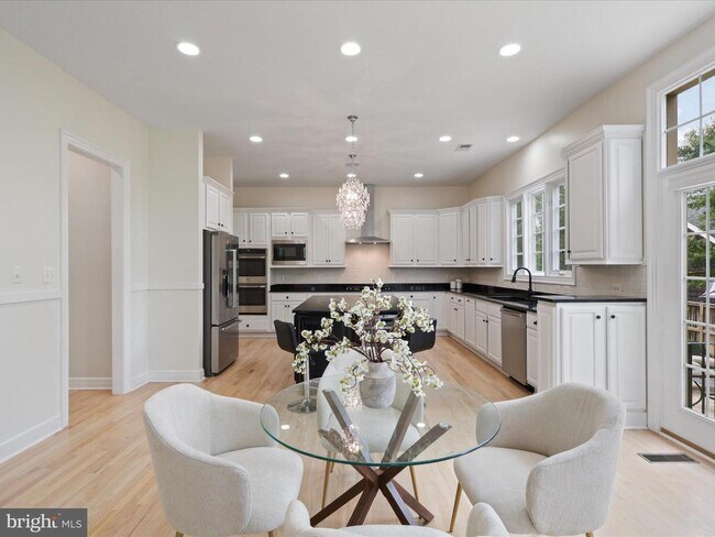 Building Photo - 904 Locust St