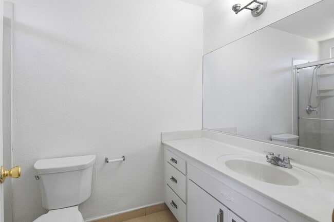 Building Photo - 663 Albion Dr