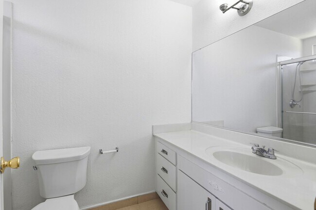Building Photo - Wow! What a Great Home! Available Now!