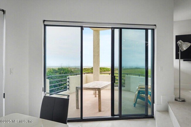 Building Photo - 739 Spinnakers Reach Dr