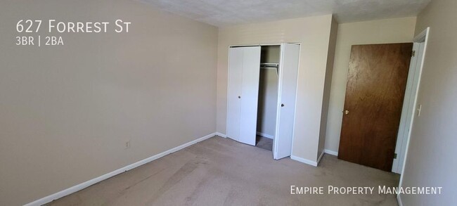 Building Photo - 3 Bedroom / 1 Bathroom Townhouse in Founta...