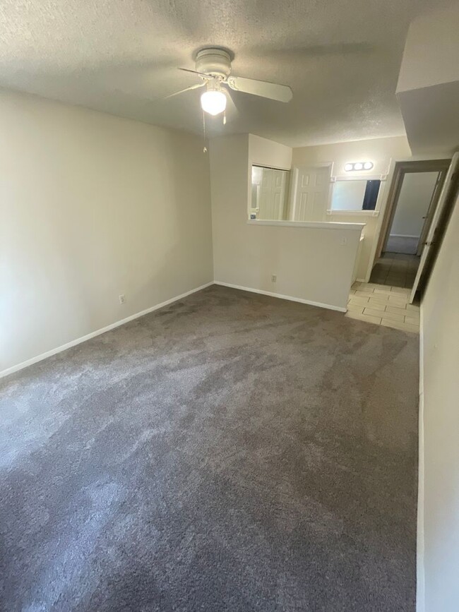 Building Photo - 3 Bedroom Apartment In Virginia Vale Neigh...