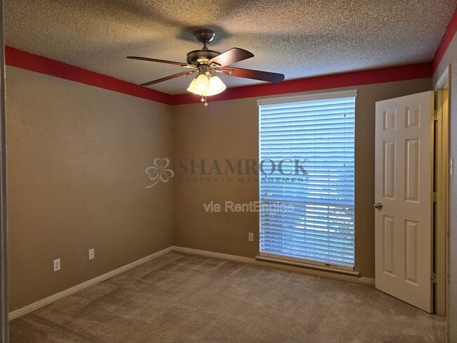 Building Photo - 260 Cross Country Dr