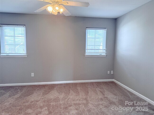 Building Photo - 4917 Sunburst Ln