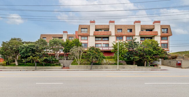 Building Photo - 8828 Pershing Dr