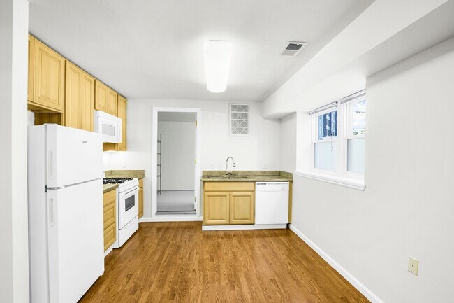 Building Photo - 5200