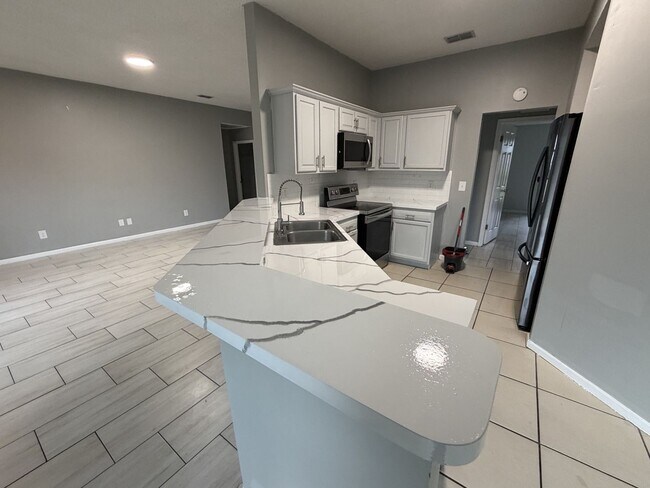Building Photo - 424 Rolling Rock Ct