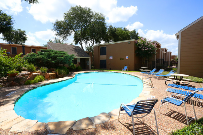 Pool - Braeswood Oaks Apartments