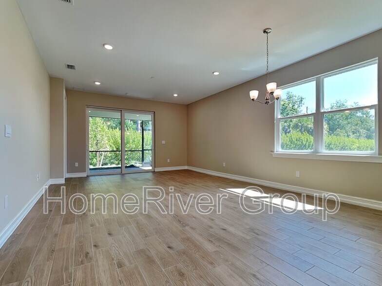 Building Photo - 1098 Enbrook Lp