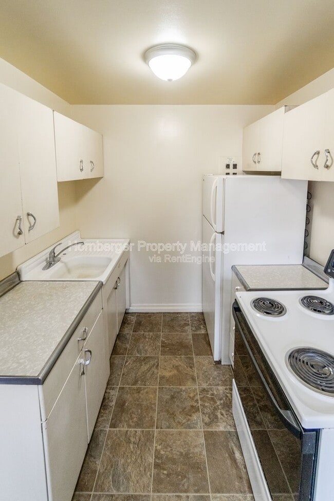 Building Photo - 728 W Maxwell Ave