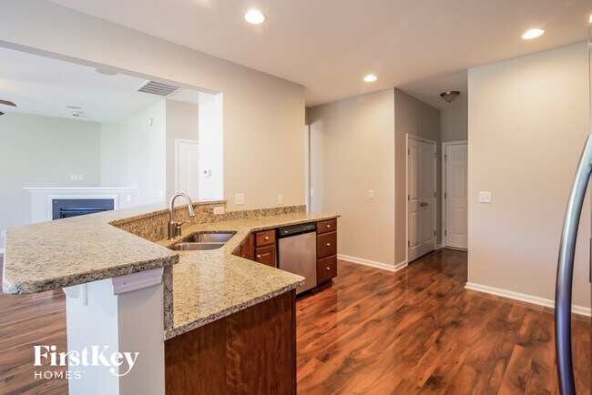 Building Photo - 302 Oglethorpe Cir