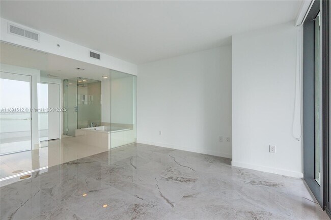Building Photo - 650 NE 32nd St