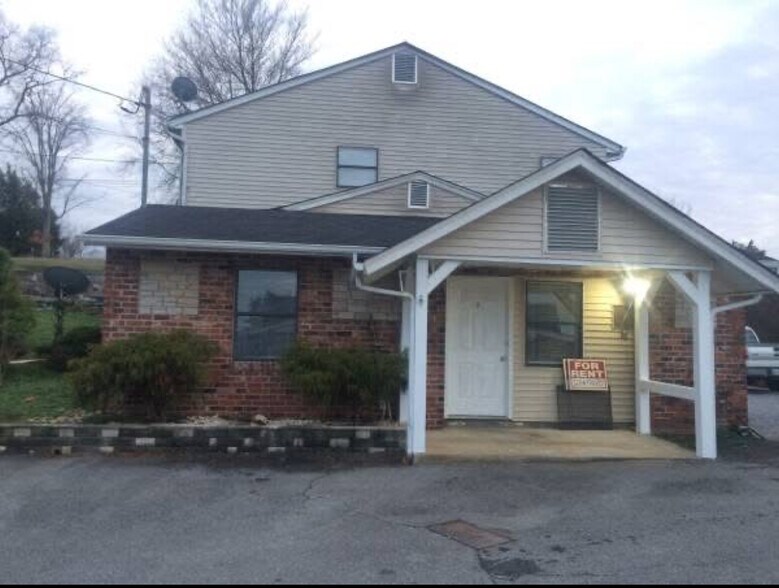 Building Photo - 922 Burden Hill Rd