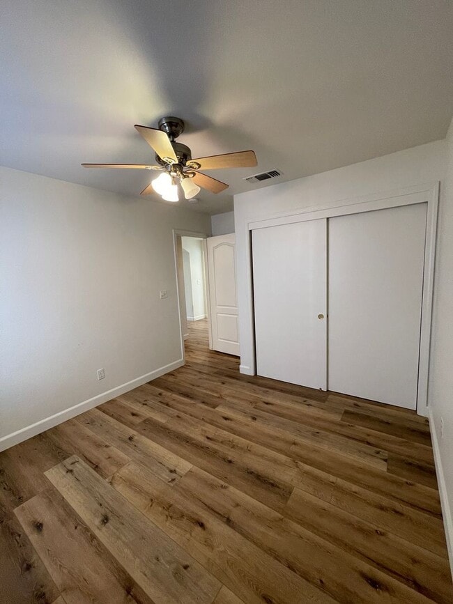 Building Photo - NEWLY LISTED & READY TO DAZZLE!