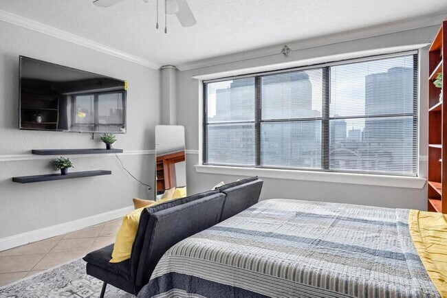 Building Photo - 311 W Ashley St