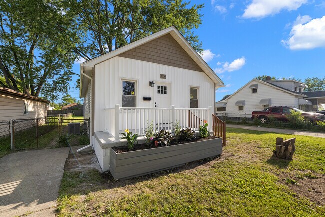 Building Photo - 11259 Chapp Ave