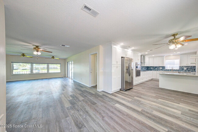 Building Photo - 1065 Molaki Dr