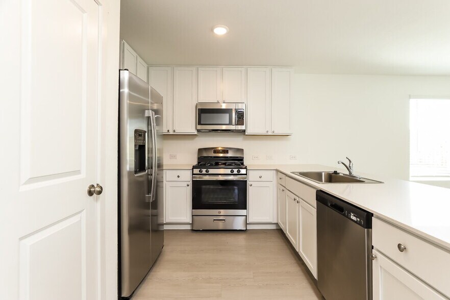 Building Photo - 298 Jax Lp