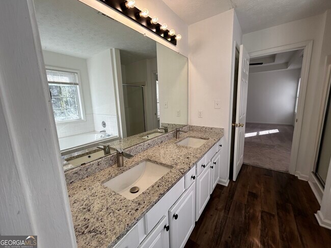 Building Photo - 2022 Whitfield Ln