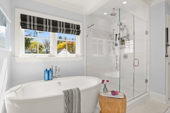 Building Photo - 4 Vani Ct