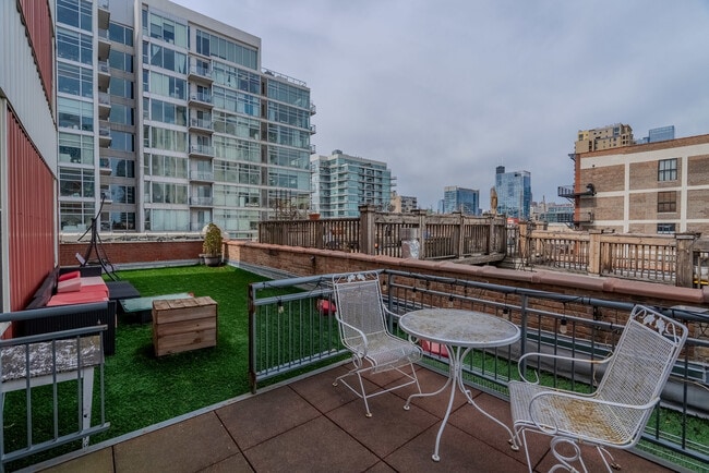 Building Photo - 1631 S Michigan Ave