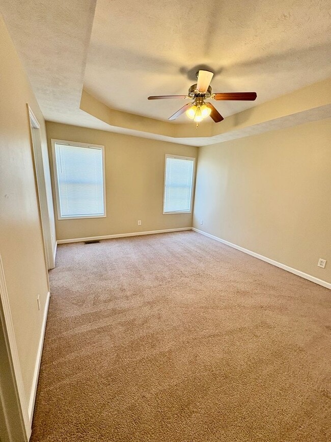 Building Photo - Nice home awaiting you to call home today- close to shopping and dining