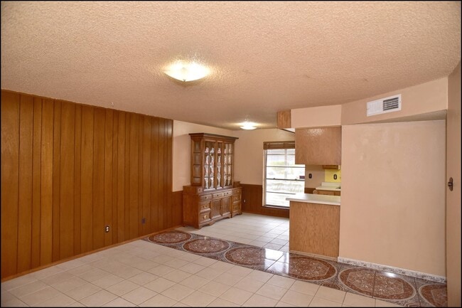 Building Photo - 6700 Escondido Dr