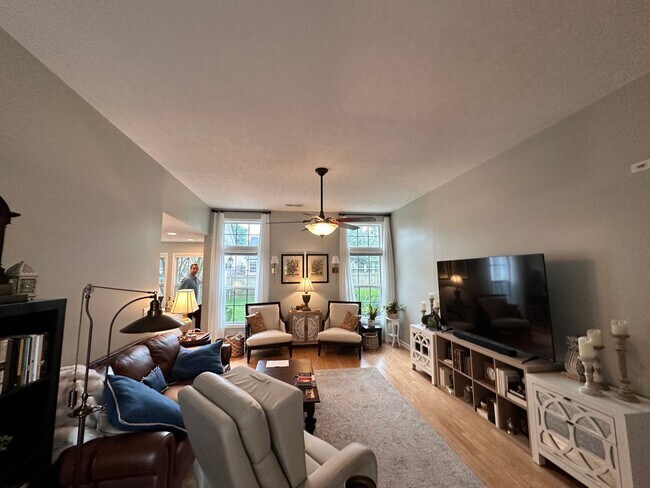 Building Photo - COMING SOON! Beautiful Single Family House with 3 BR and 2 Baths! All Electric, Garage