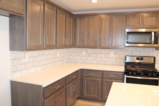 Building Photo - 1884 Clover Drive