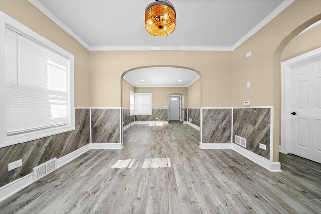 Building Photo - 14213 S Dearborn St