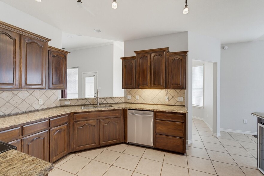 Building Photo - 7017 Springwater Ave