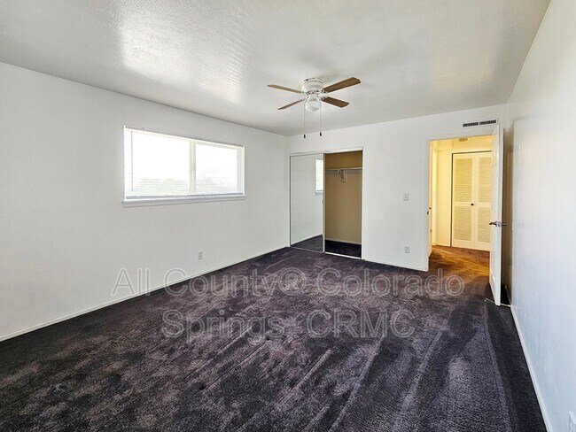 Building Photo - 1129 Cree Dr