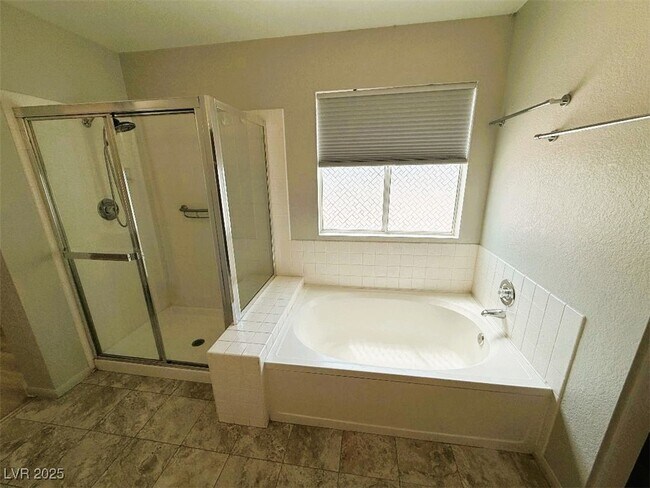 Building Photo - 2113 Desert Pines St