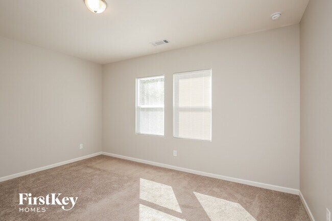 Building Photo - 1247 Hudson Court