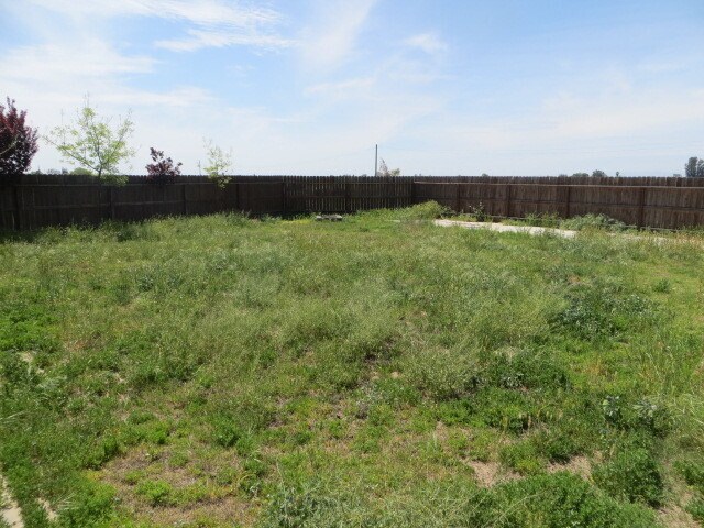 Building Photo - Country Home, 4BR+ Den/2BA, Blt 1960’s - L...