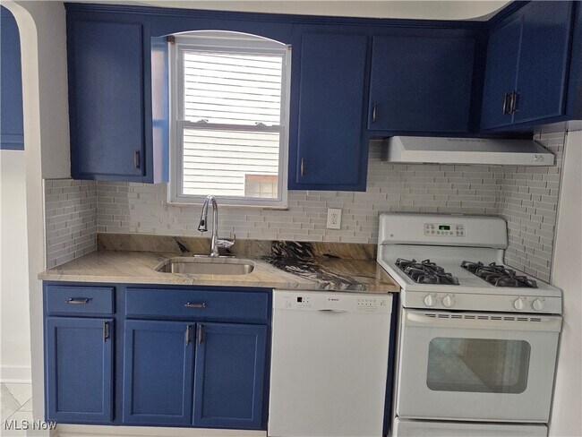 Building Photo - 3698 Washington Blvd