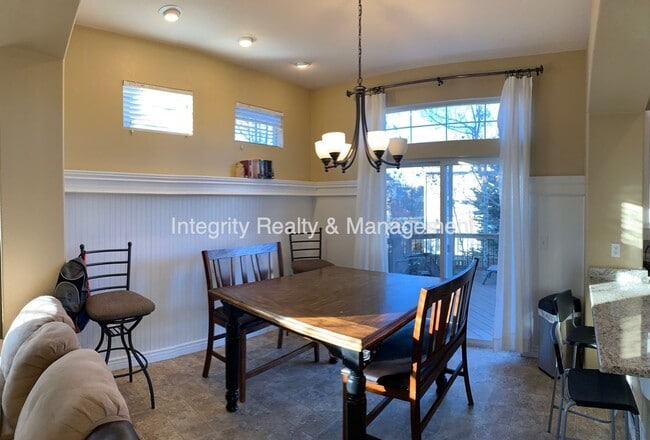 Building Photo - 3025 Redhaven Way