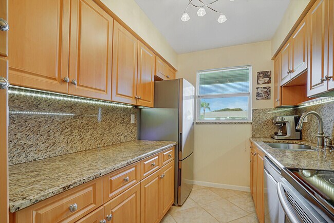 Building Photo - 202 W High Point Terrace