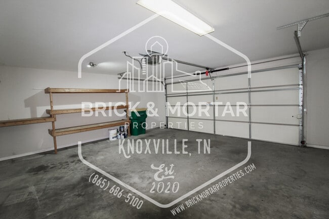 Building Photo - 900 Glendower Way