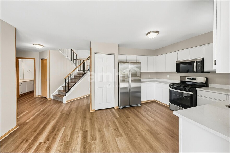 Building Photo - 14233 S Hillsdale Ct